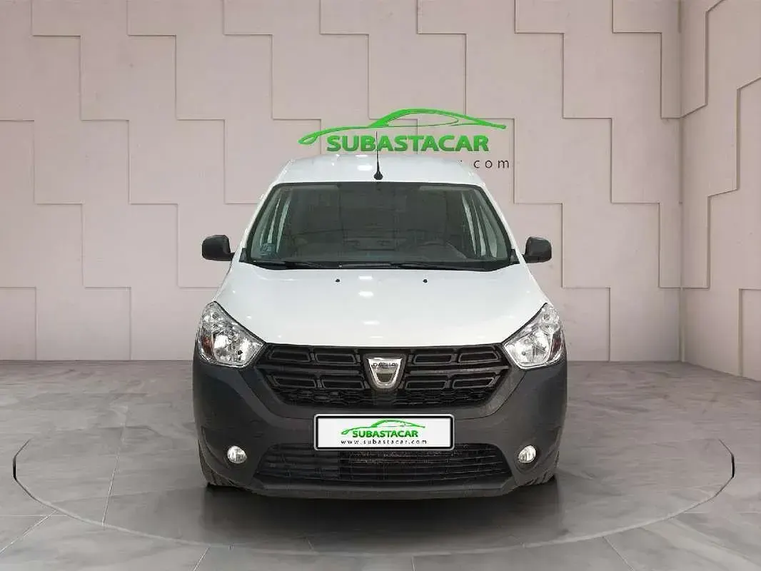Usado Dacia Dokker Essentiel 102 CV (75 kW) 2021 Blanco Monovolumen