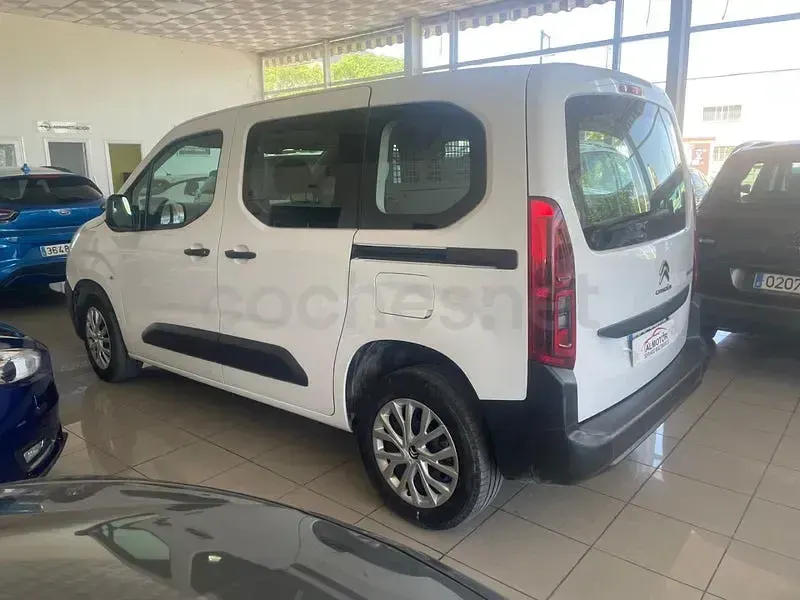 Usado Citroën Berlingo Feel 102 CV (75 kW) 2024 Blanco Monovolumen