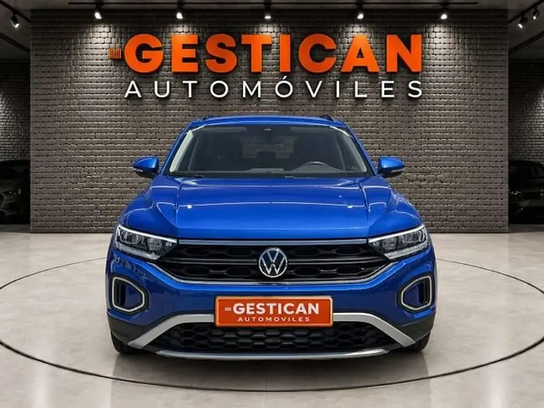 Usado VW T-Roc Life 110 CV (80 kW) 2023 Azul SUV