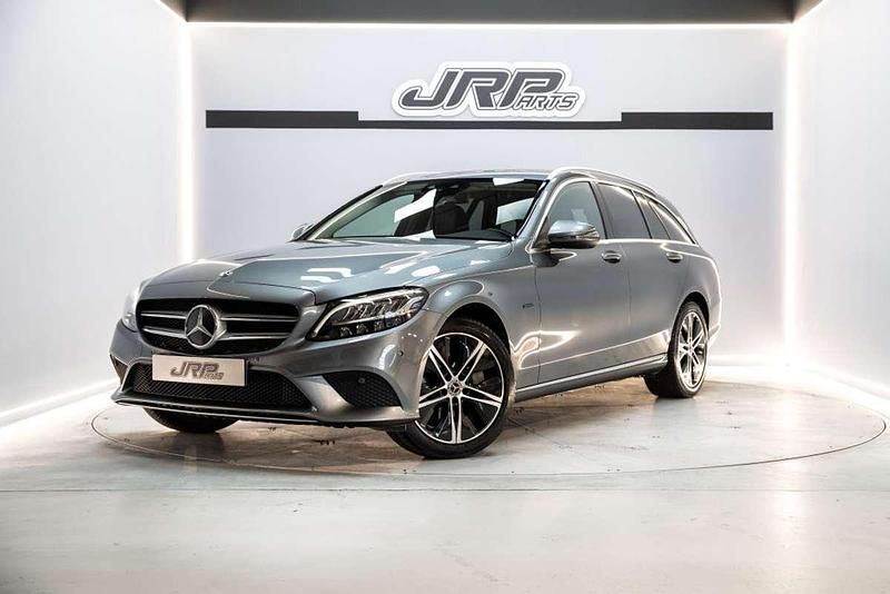 Usado Mercedes C300e 320 CV (235 kW) 2020 Gris / plata Familiar