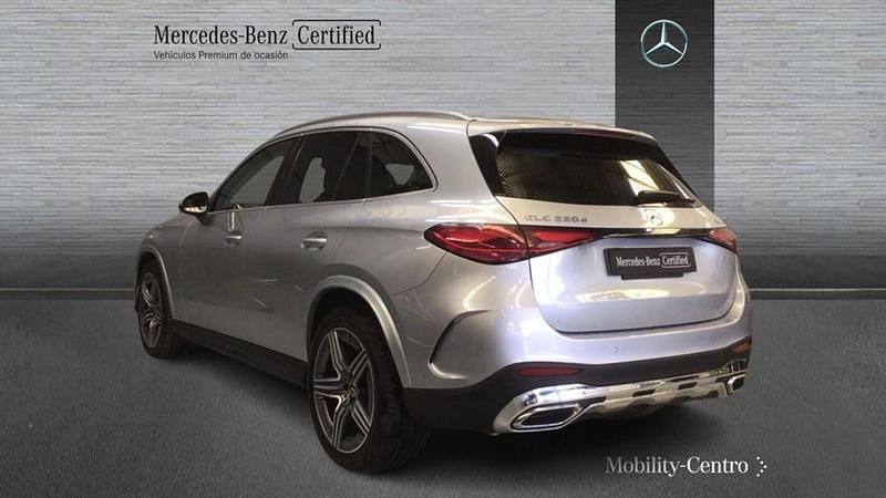 Usado Mercedes GLC220 AMG line 197 CV (144 kW) 2024 Hightechsilber metallic