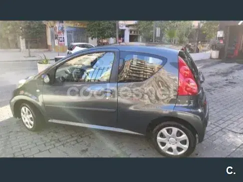 Usado Peugeot 107 68 CV (50 kW) 2010 Azul Utilitario