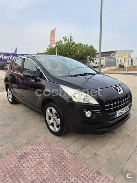 Usado Peugeot 3008 120 CV (88 kW) 2010 Negro Familiar