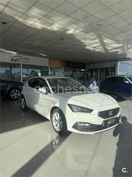 Usado Seat Leon Style 115 CV (84 kW) 2021 Blanco Familiar