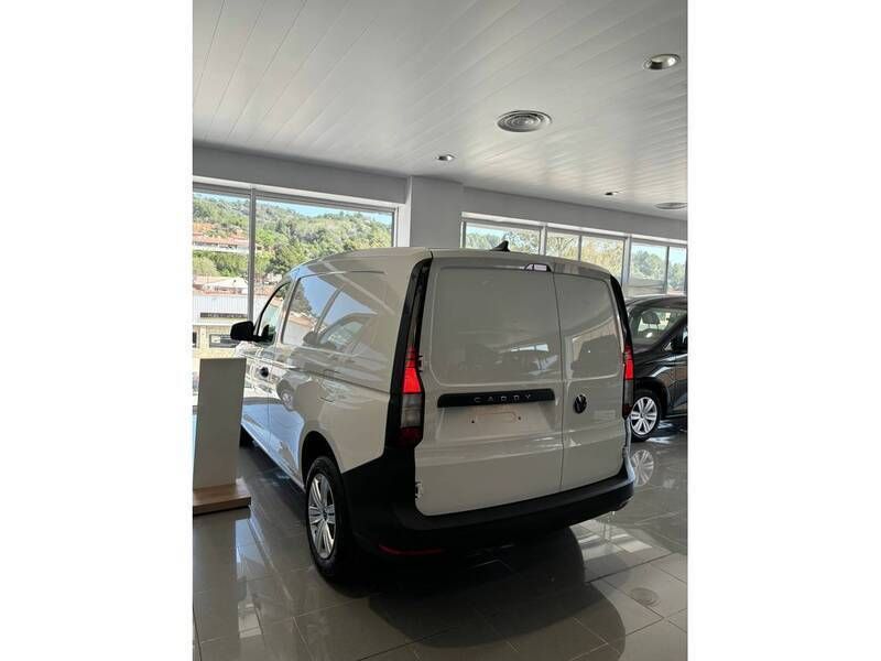 Usado VW Caddy 102 CV (75 kW) 2024 Blanco Monovolumen