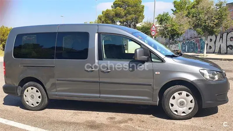 Usado VW Caddy Trendline 102 CV (75 kW) 2015 Gris / plata Monovolumen