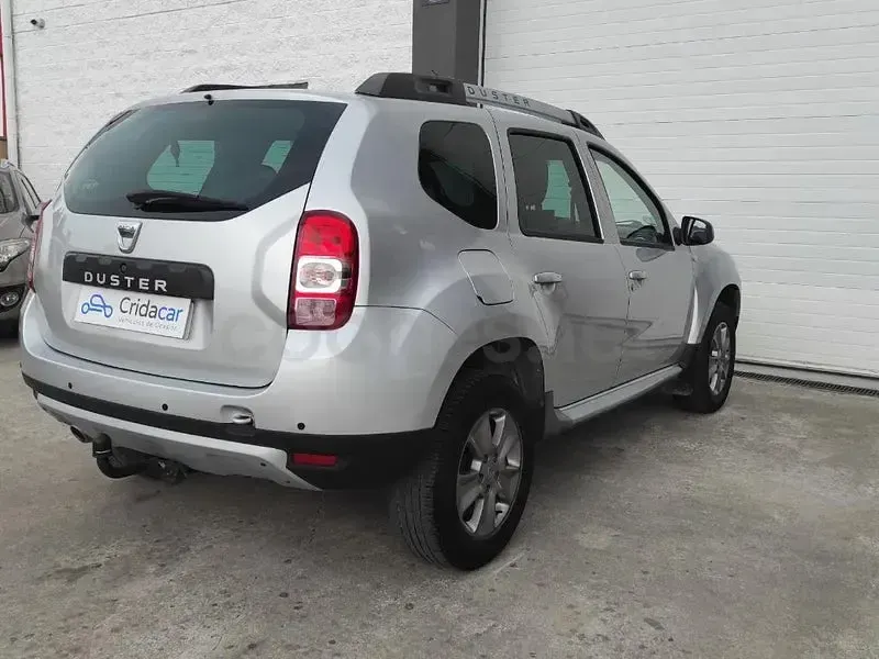 Usado Dacia Duster Lauréate 90 CV (66 kW) 2015 Gris / plata SUV