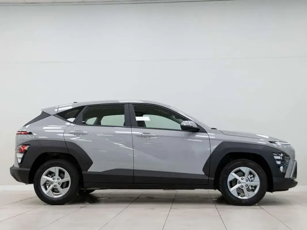 Usado Hyundai Kona 129 CV (94 kW) 2025 Gris SUV