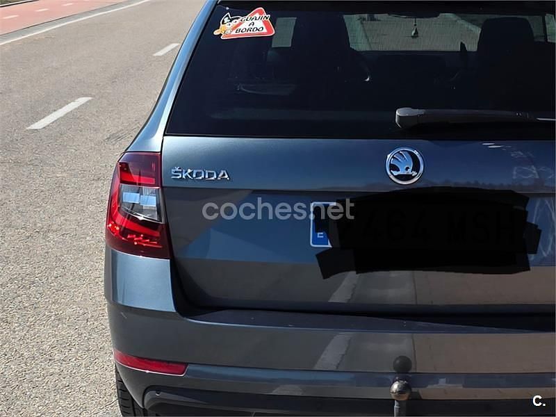 Usado Skoda Octavia 150 CV (110 kW) 2019 Gris / plata Familiar