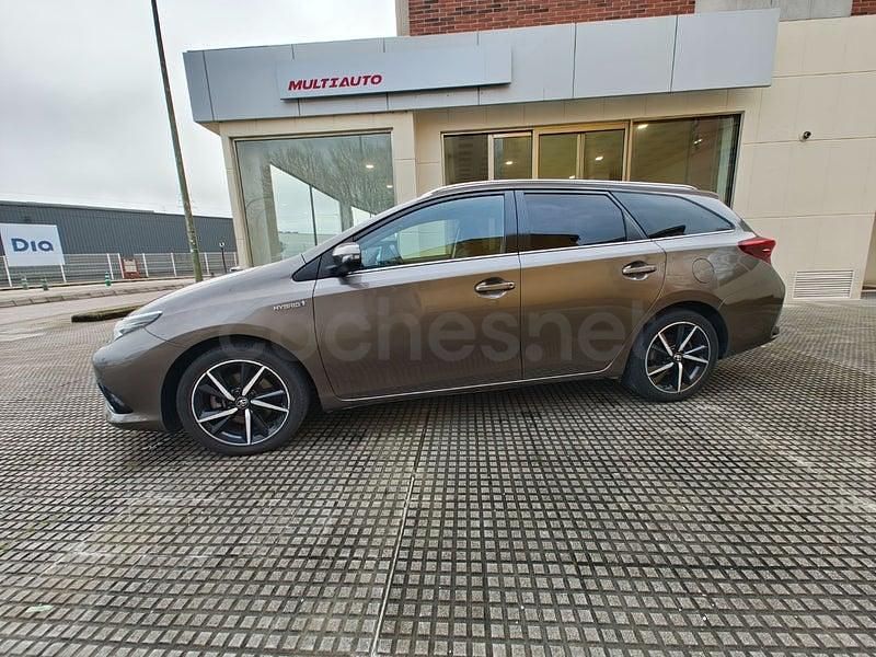 Usado Toyota Auris Hybrid 136 CV (100 kW) 2017 Marrón Familiar