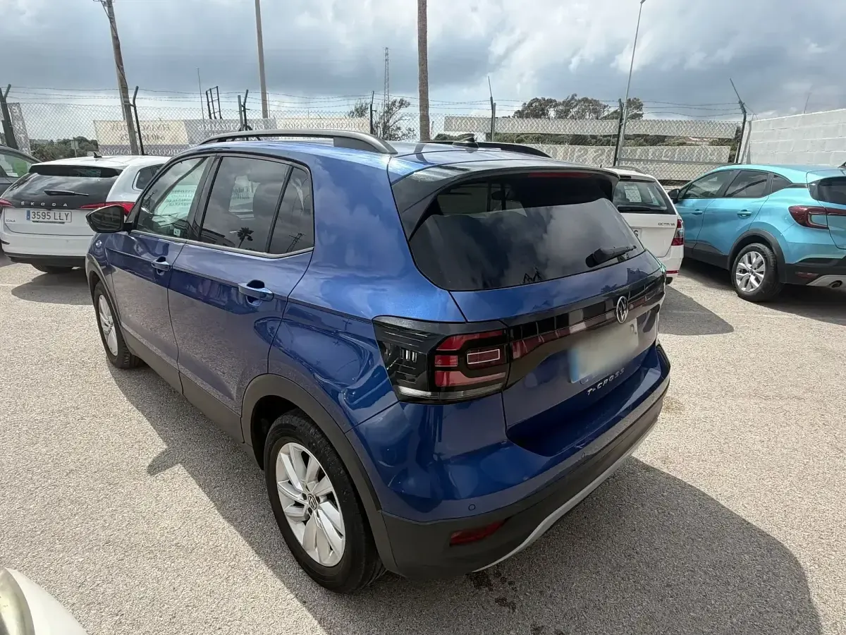 Usado VW T-Cross Advance 110 CV (80 kW) 2023 Azul SUV