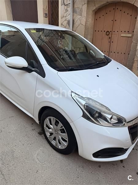 Usado Peugeot 208 Active 75 CV (55 kW) 2015 Blanco Utilitario