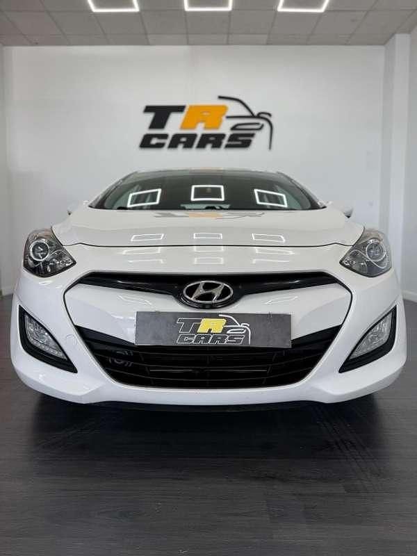 Usado Hyundai i30 101 CV (74 kW) 2014 Blanco Utilitario