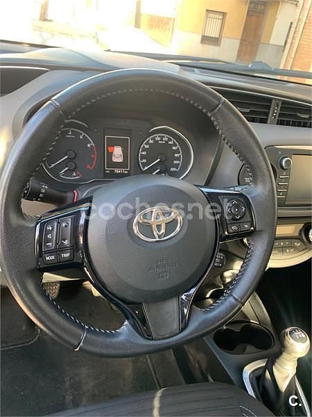 Usado Toyota Yaris Active 69 CV (50 kW) 2018 Blanco Berlina