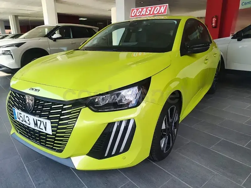 Usado Peugeot 208 Allure 100 CV (73 kW) 2025 Amarillo Utilitario