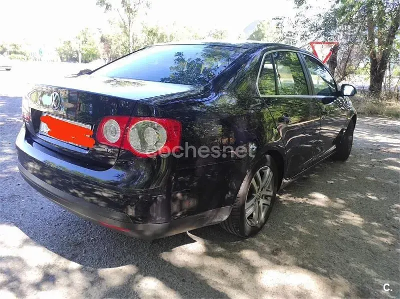 Usado VW Jetta Advance 140 CV (102 kW) 2007 Negro Berlina