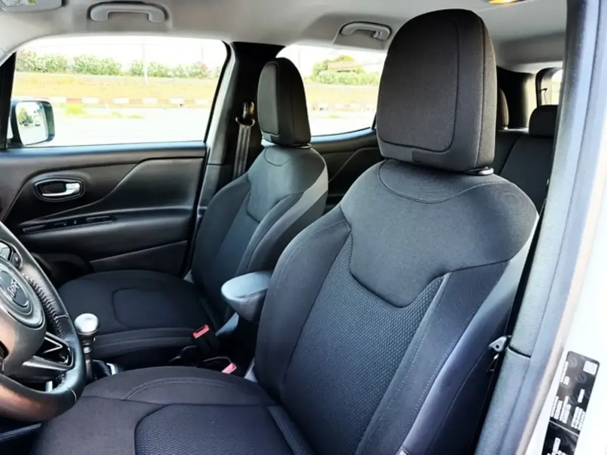Usado Jeep Renegade Night Eagle 140 CV (102 kW) 2019 Blanco SUV