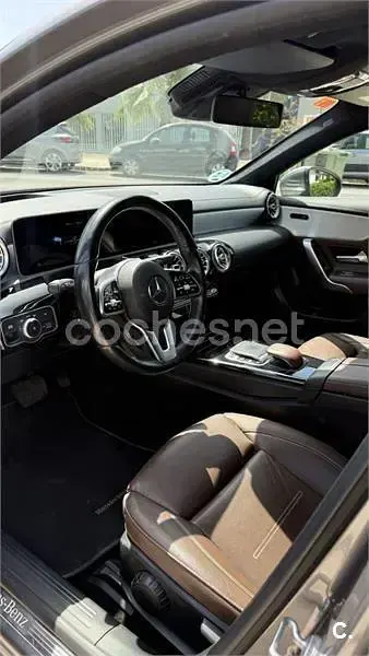 Usado Mercedes A180 109 CV (80 kW) 2018 Gris / plata Berlina
