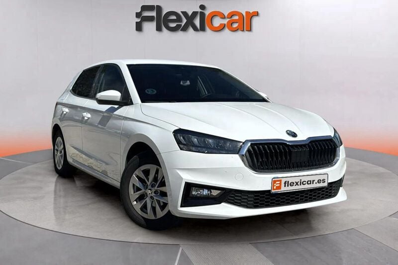 Blanco Usado 2023 Skoda Fabia Selection Berlina | 13.990 € (Super precio) - Imagen 1/4