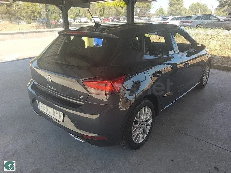 Usado Seat Ibiza FR 115 CV (84 kW) 2025 Gris / plata Utilitario