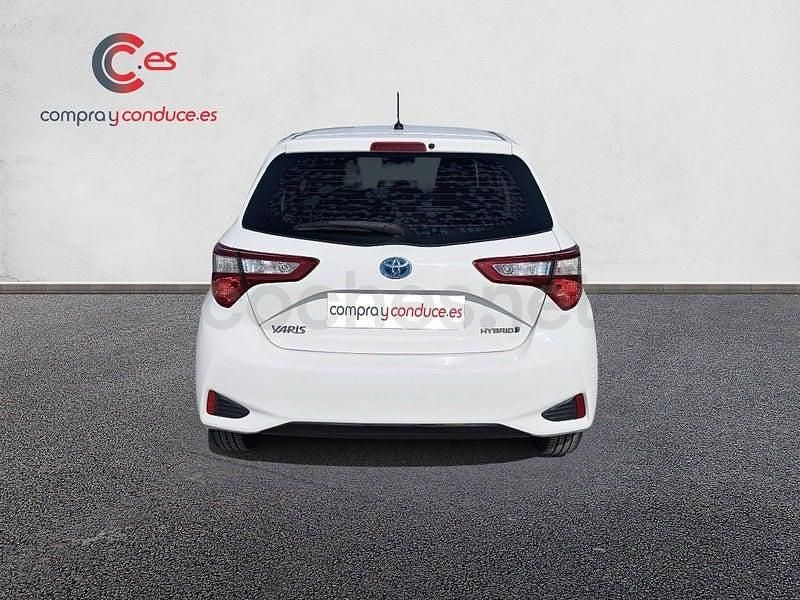 Usado Toyota Yaris Hybrid Active 100 CV (73 kW) 2018 Blanco Berlina