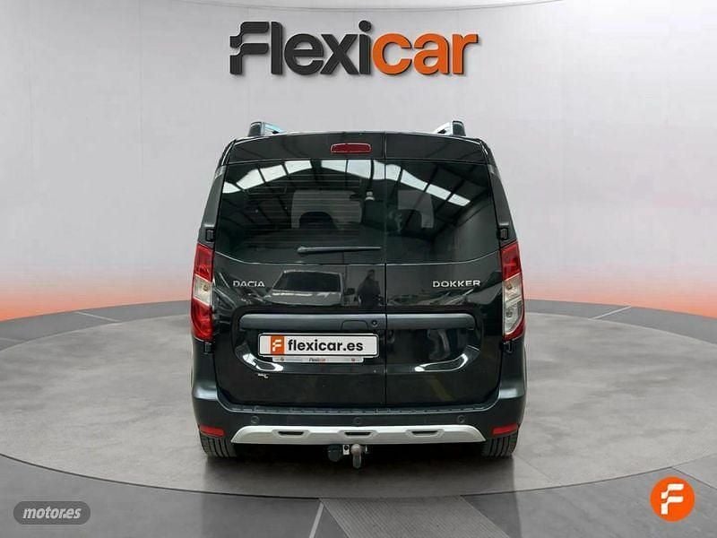 Usado Dacia Dokker Essentiel 95 CV (69 kW) 2020 Negro Monovolumen