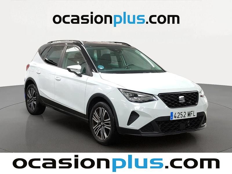 Usado Seat Arona Style 110 CV (80 kW) 2023 Blanco SUV