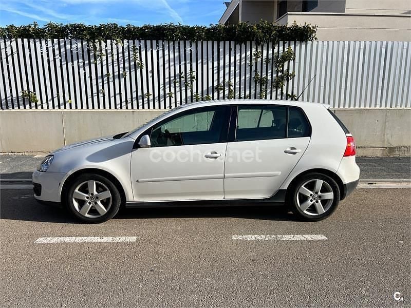 Usado VW Golf V Highline 105 CV (77 kW) 2008 Blanco Familiar