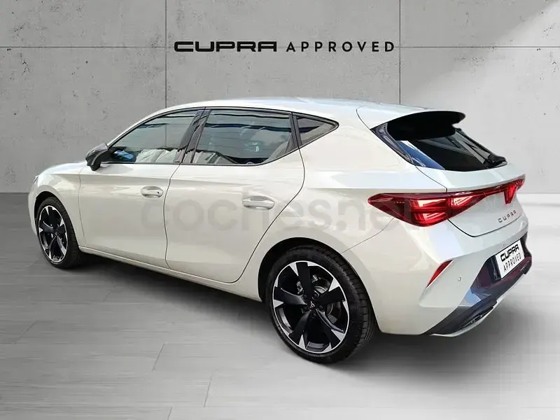 Usado Cupra Leon 150 CV (110 kW) 2025 Gris / plata Berlina