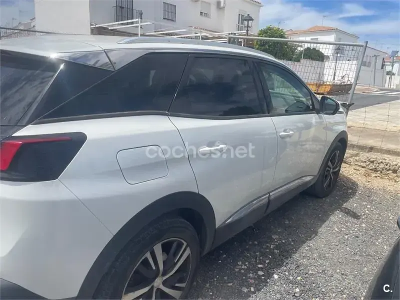 Usado Peugeot 3008 Allure 130 CV (95 kW) 2019 Blanco SUV