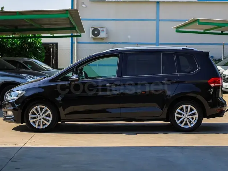 Usado VW Touran Sportline 150 CV (110 kW) 2017 Negro Monovolumen