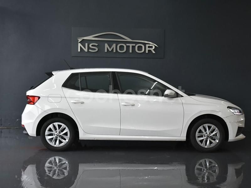 Usado Skoda Fabia Ambition 95 CV (69 kW) 2023 Blanco Berlina