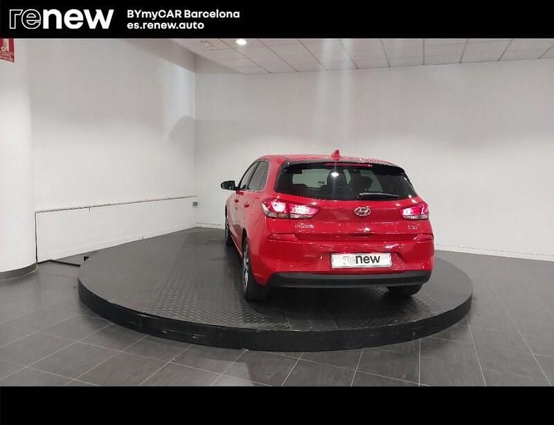 Usado Hyundai i30 120 CV (88 kW) 2019 Rojo Berlina