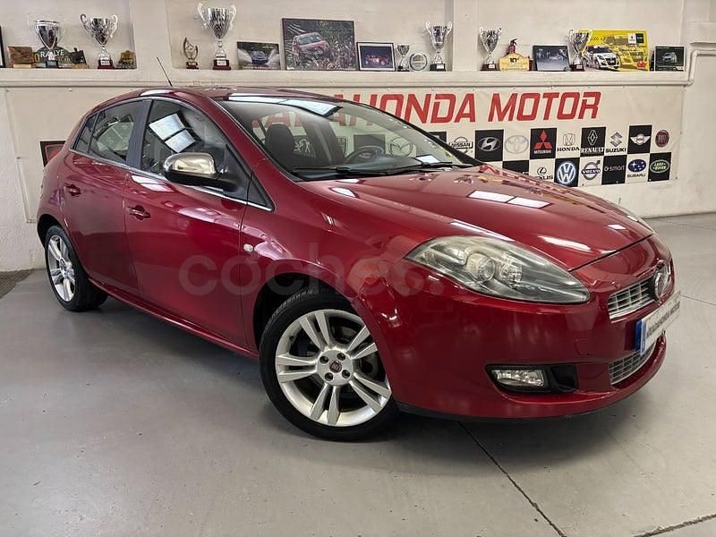 Usado Fiat Bravo Dynamic 120 CV (88 kW) 2011 Granate Utilitario