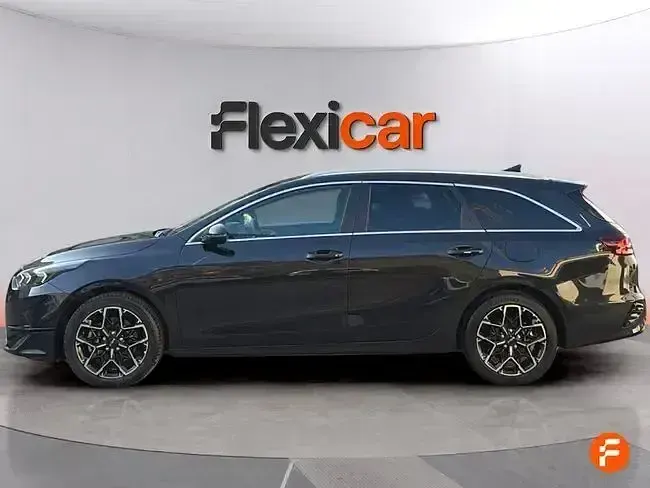 Usado Kia Ceed Style 100 CV (73 kW) 2025 Negro Utilitario