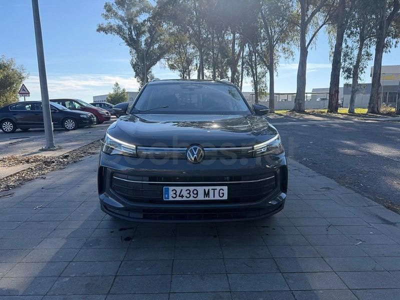 Usado VW Tiguan Life 150 CV (110 kW) 2024 Gris / plata SUV