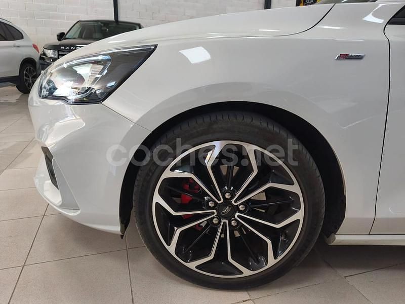 Usado Ford Focus ST-Line 155 CV (114 kW) 2021 Blanco Berlina