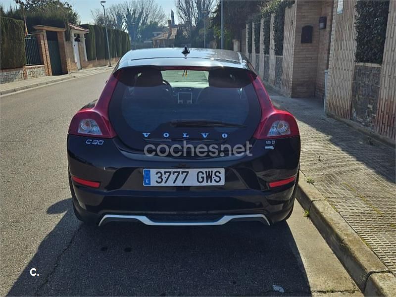 Usado Volvo C30 Summum 109 CV (80 kW) 2010 Negro Utilitario