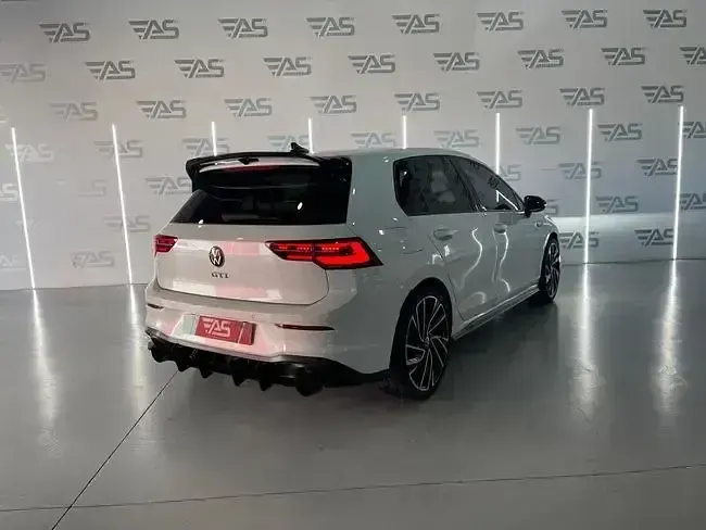 Usado VW Golf VIII GTI 245 CV (180 kW) 2020 Blanco Utilitario