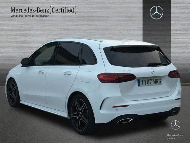 Usado Mercedes B200 AMG line 150 CV (110 kW) 2024 Blanco polar Monovolumen