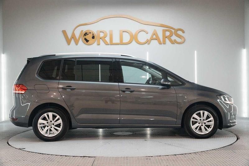 Usado VW Touran Advance 117 CV (86 kW) 2020 Gris Monovolumen