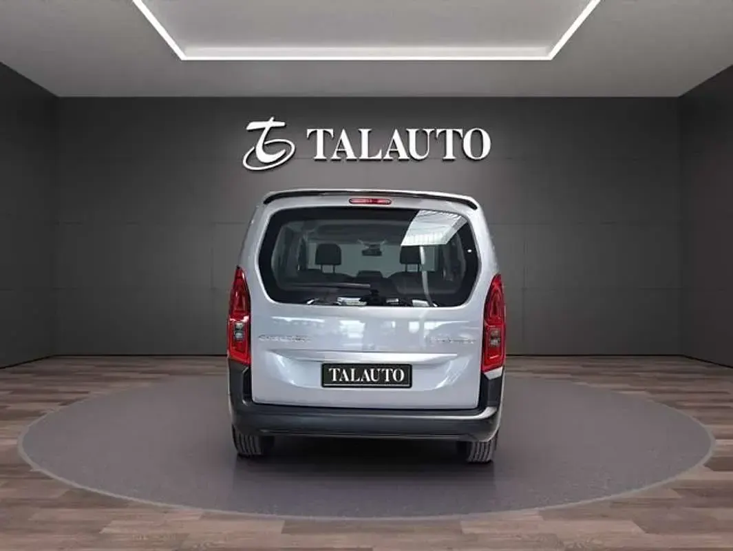 Usado Citroën Berlingo 102 CV (75 kW) 2025 Gris Monovolumen