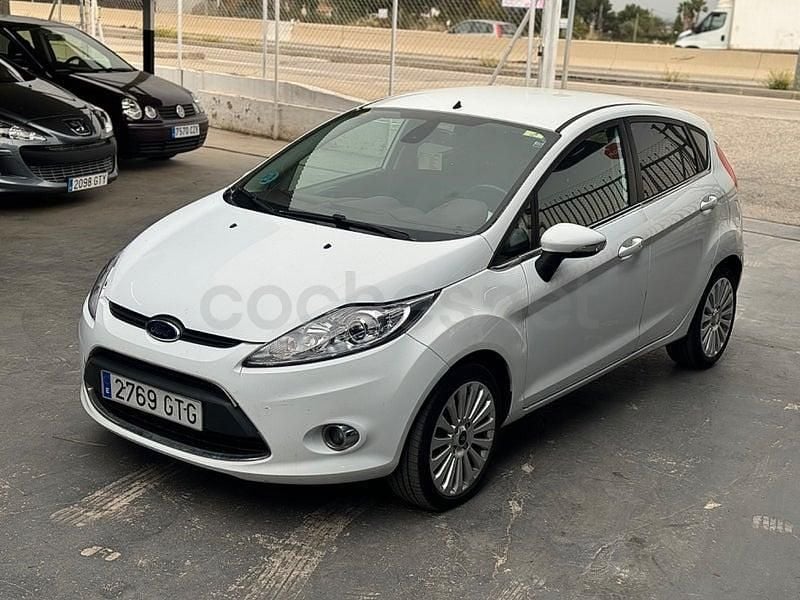 Usado Ford Fiesta Titanium 96 CV (70 kW) 2011 Blanco Utilitario