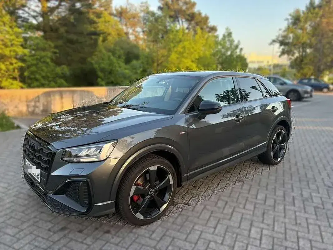 Usado Audi Q2 Ambiente 150 CV (110 kW) 2022 Gris SUV