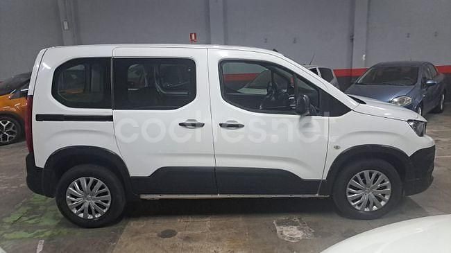 Usado Peugeot Rifter Active 100 CV (73 kW) 2021 Blanco Monovolumen