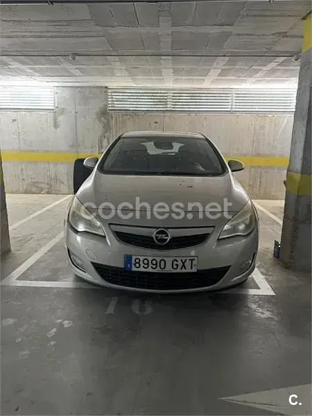Usado Opel Astra Cosmo 115 CV (84 kW) 2010 Gris / plata Berlina