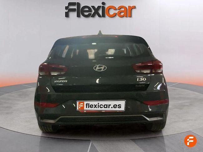Usado Hyundai i30 120 CV (88 kW) 2024 Verde Berlina