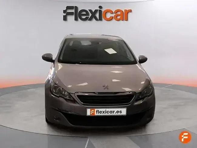 Usado Peugeot 308 Access 100 CV (73 kW) 2017 Gris Berlina