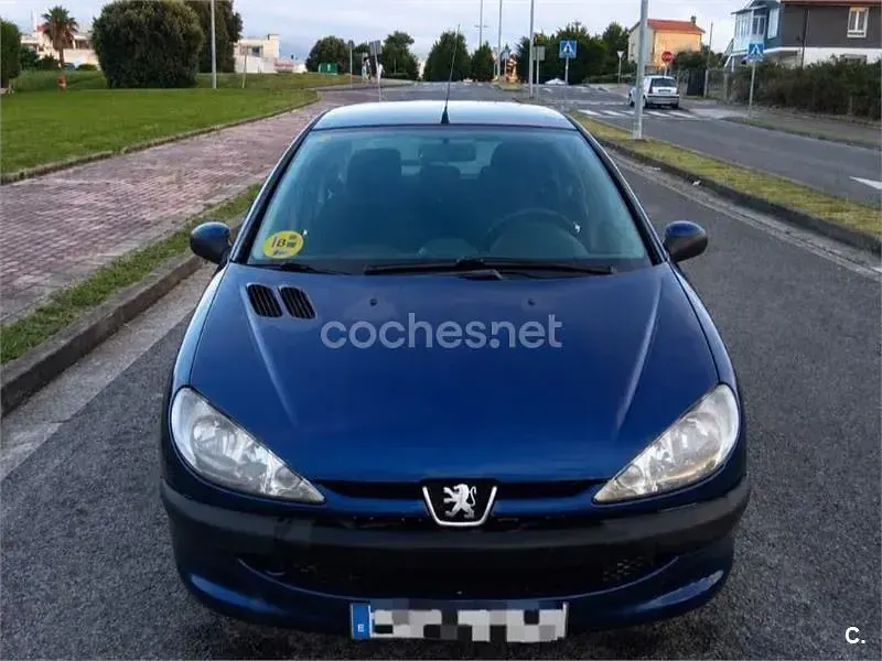Usado Peugeot 206 70 CV (51 kW) 2006 Azul Berlina