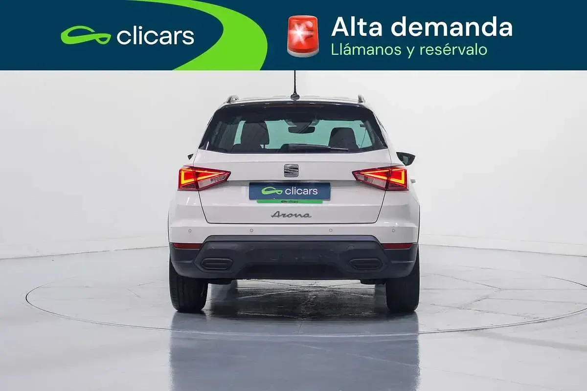 Usado Seat Arona Style 110 CV (80 kW) 2021 Blanco SUV